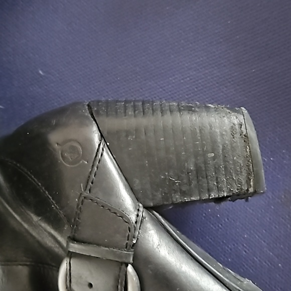 Boots - Picture 3 of 5